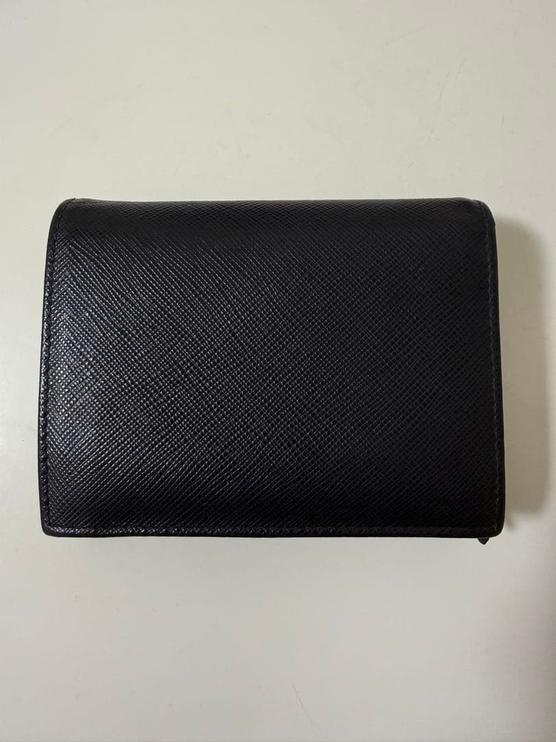 PRADA 二つ折り財布 黒 レザー
