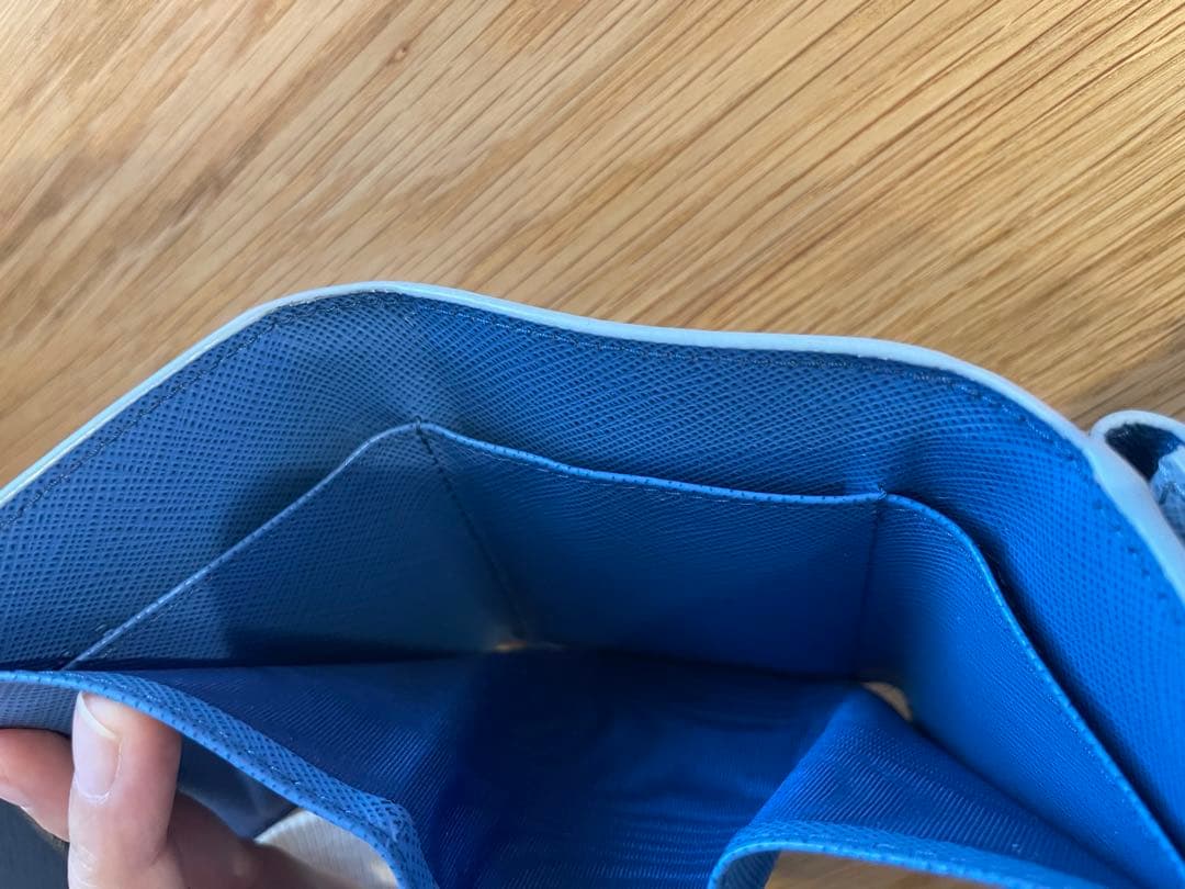 プラダ　三つ折り財布　バイカラー