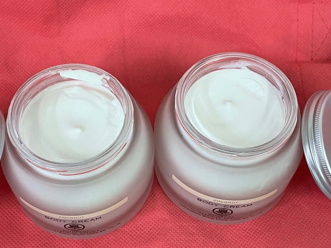 ☆ KOTOSHINA （コトシナ）ボディクリーム　COCONUT 180ml☆