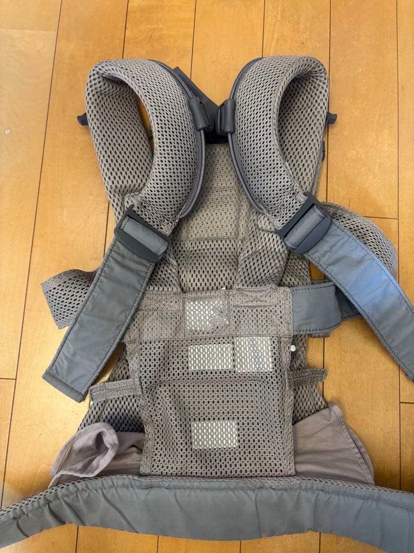 ベビービョルン　ONE KAI メッシュ抱っこ紐 グレージュ　説明書付き