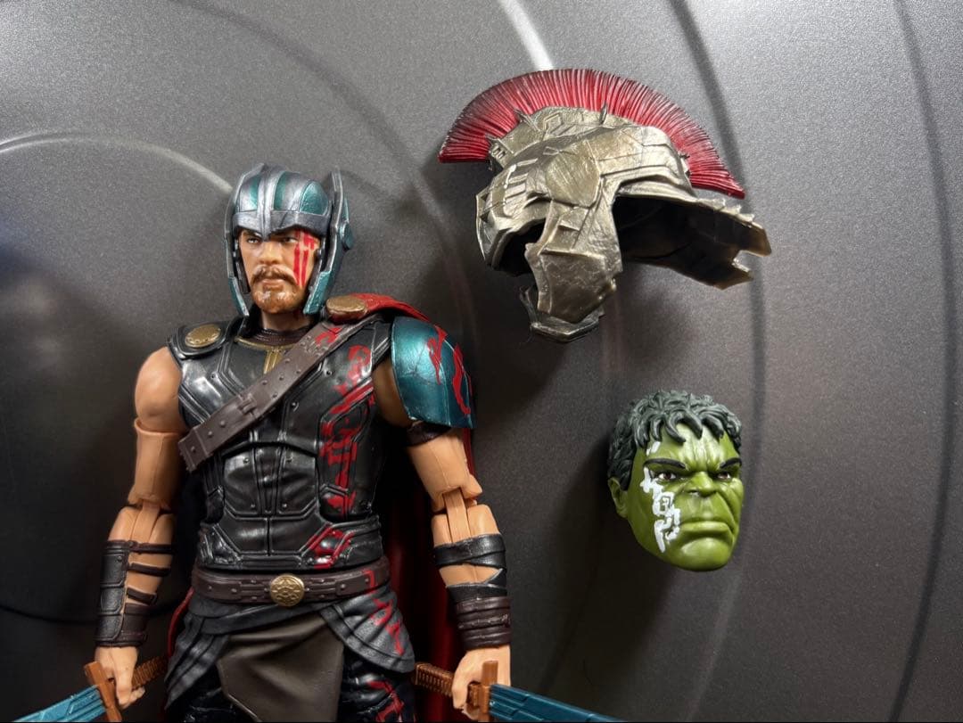 ロ*ズ様 マーベルレジェンド グラディエーター・ハルク＆ソー 2体セット