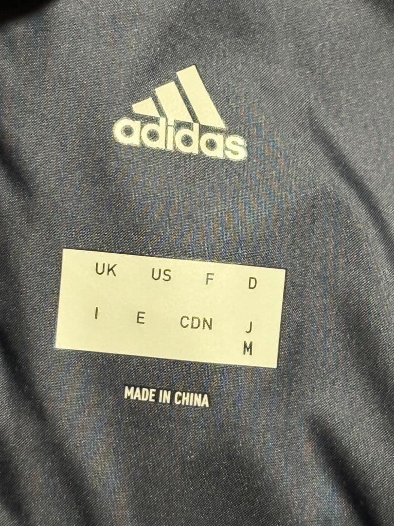アディダス　adidas ベンチコート　　M