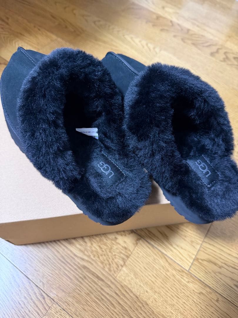 UGG ブラック スリッパ