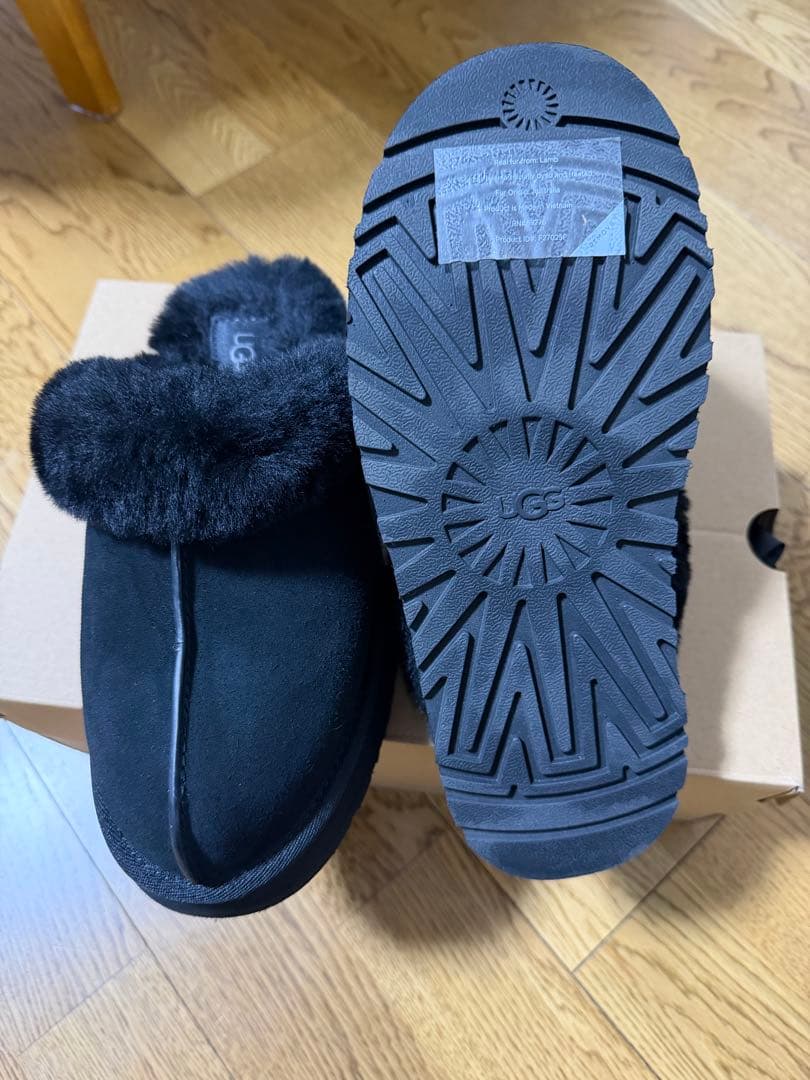 UGG ブラック スリッパ