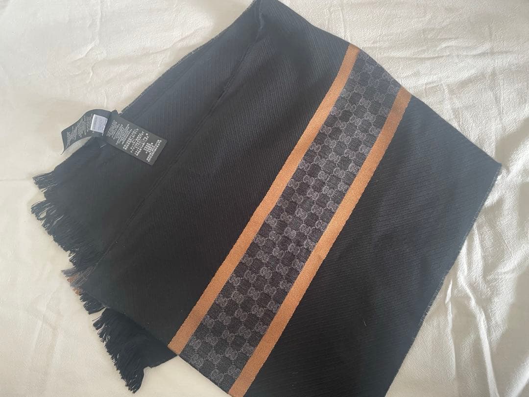 【美品】GUCCIストール　ゴールドライン