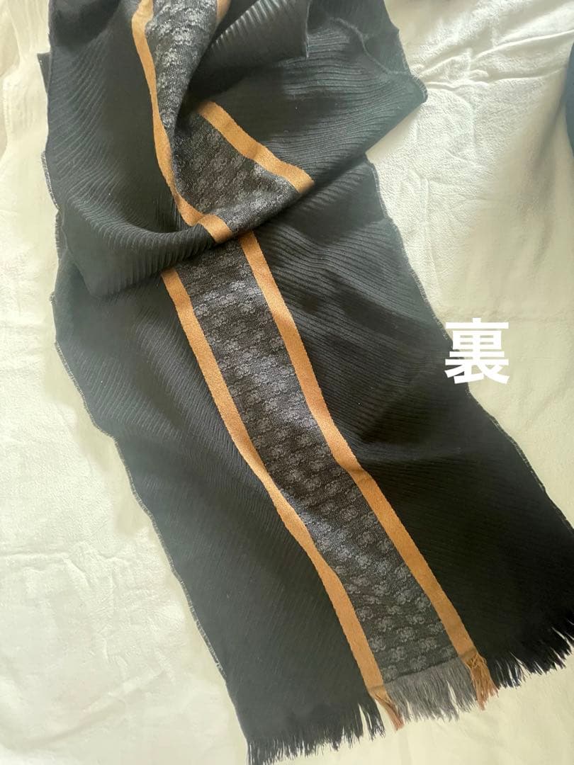 【美品】GUCCIストール　ゴールドライン