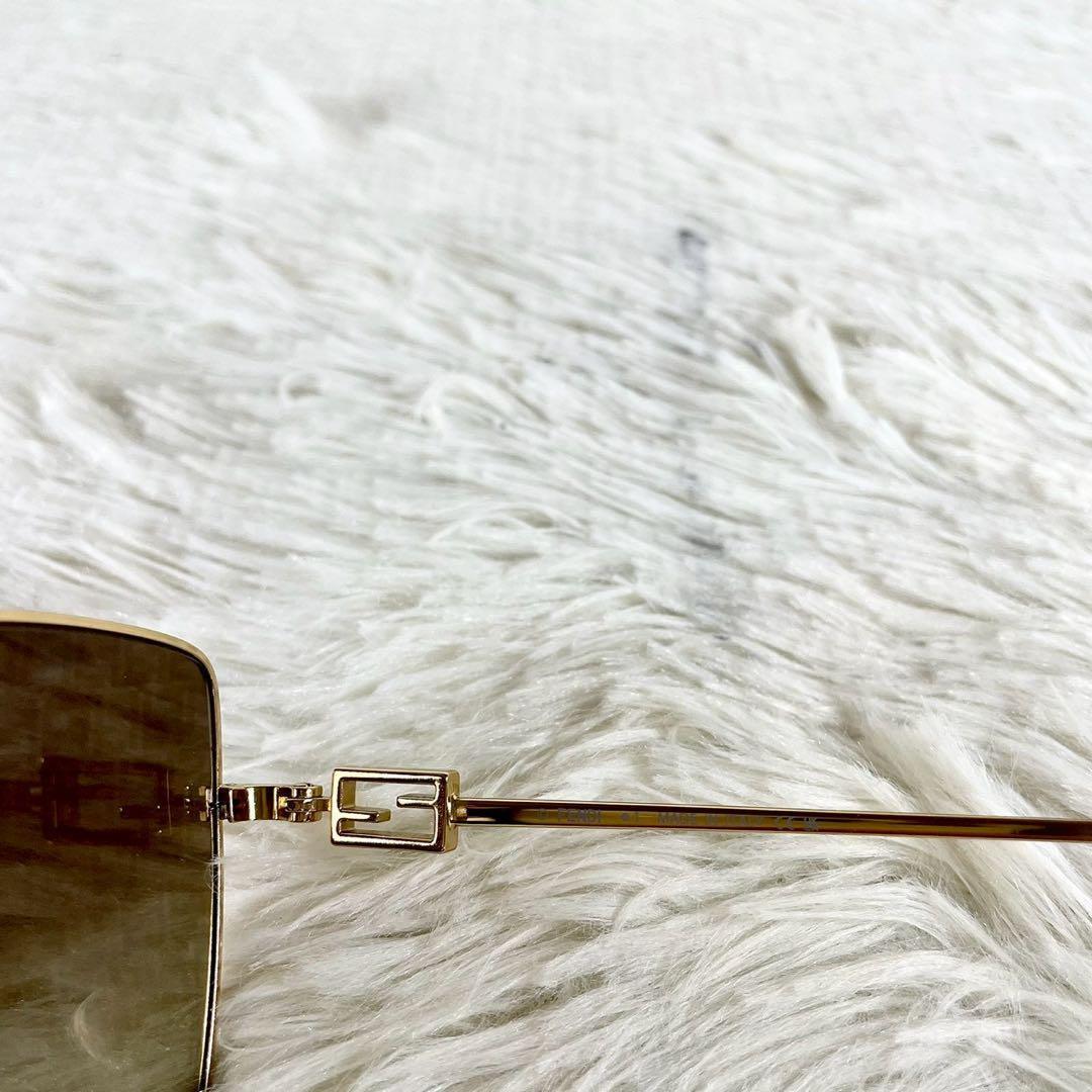 FENDI　フェンディ　サングラス　ズッカ柄　FE40013U　ブラウンレンズ