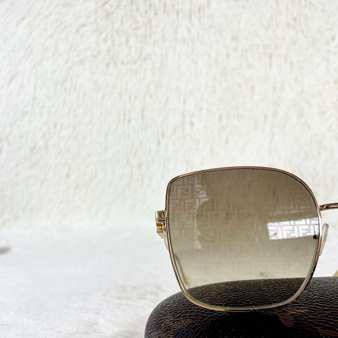 FENDI　フェンディ　サングラス　ズッカ柄　FE40013U　ブラウンレンズ