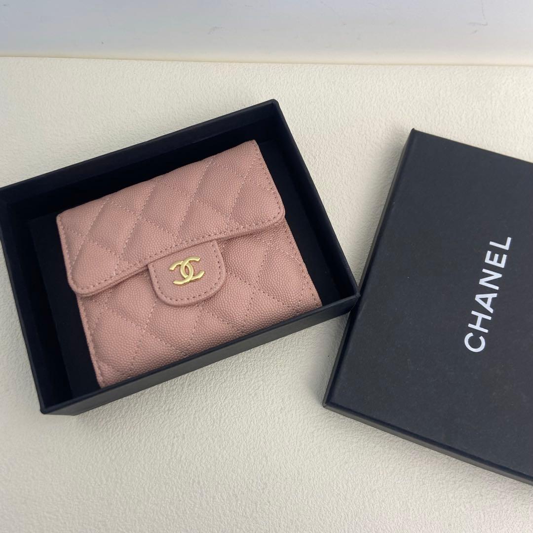CHANEL キルティングデザインピンクレザー三つ折り財布カード　ファスナー