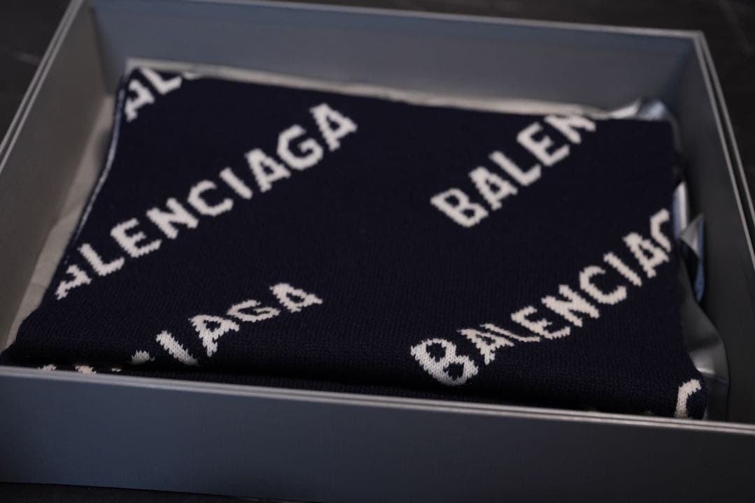 BALENCIAGA バレンシアガ　大判ロゴマフラー　ネイビー&ホワイト