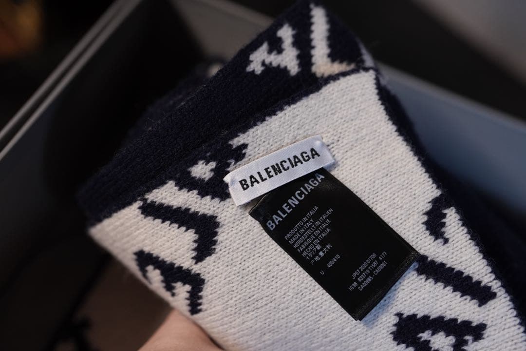 BALENCIAGA バレンシアガ　大判ロゴマフラー　ネイビー&ホワイト