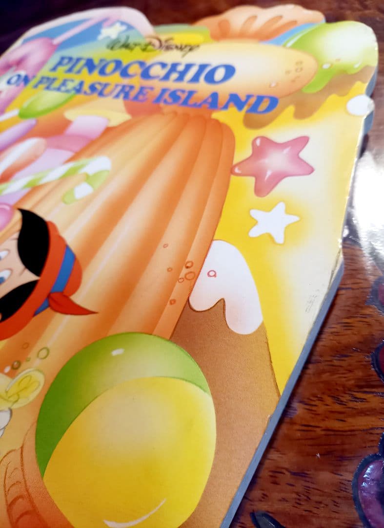 絵本・児童書 WALT DISNEY PINOCCHIO ON PLEASURE 
