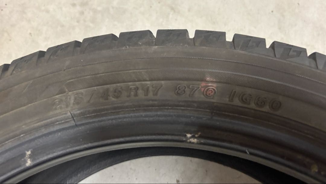 215/45R17 スタッドレス　17年製 YOKOHAMA IG60