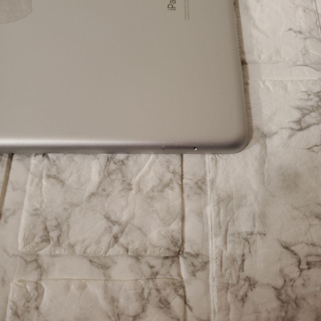 163 iPad 7世代 128GB SIMフリー シルバー