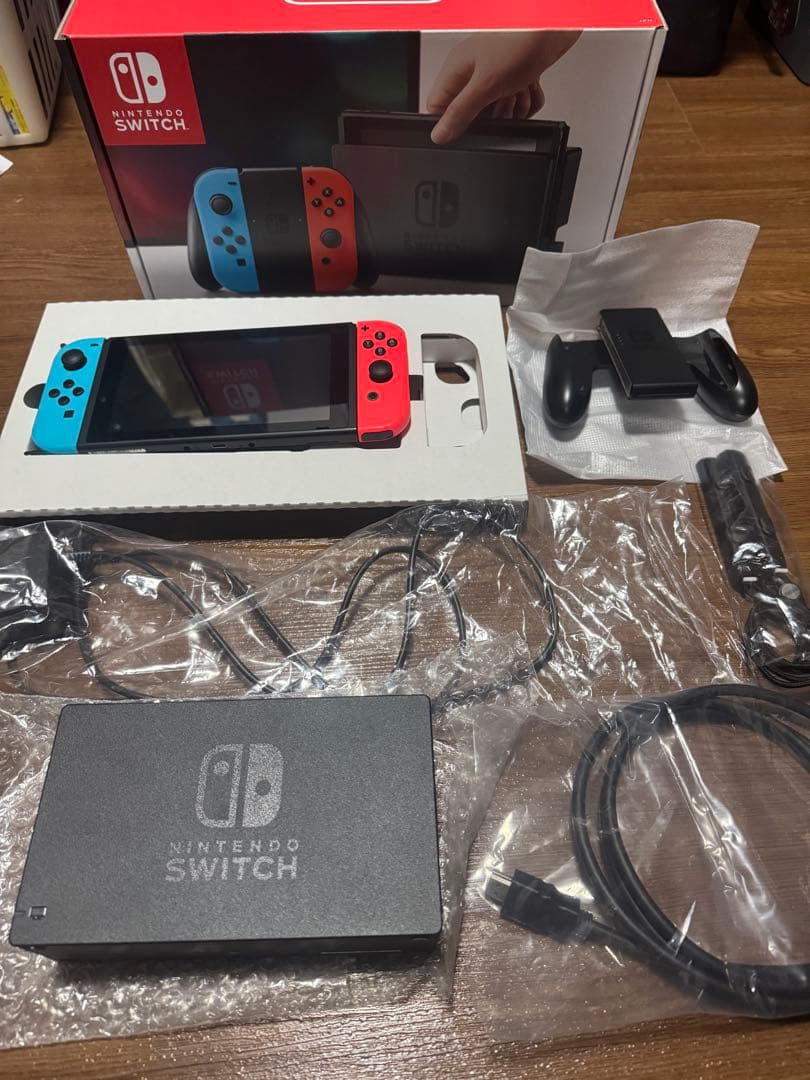 任天堂 Nintendo switch 本体　赤青 初期化済み　欠品なし