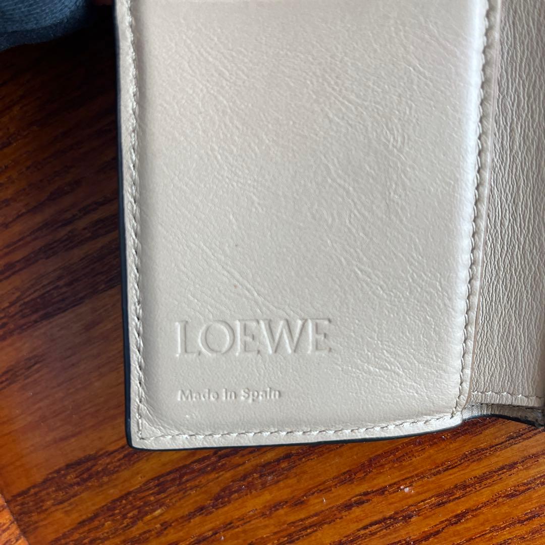 値下げ交渉OK。LOEWE ベージュ 二つ折り財布 保存袋付き