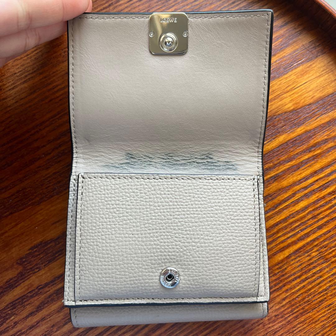 値下げ交渉OK。LOEWE ベージュ 二つ折り財布 保存袋付き