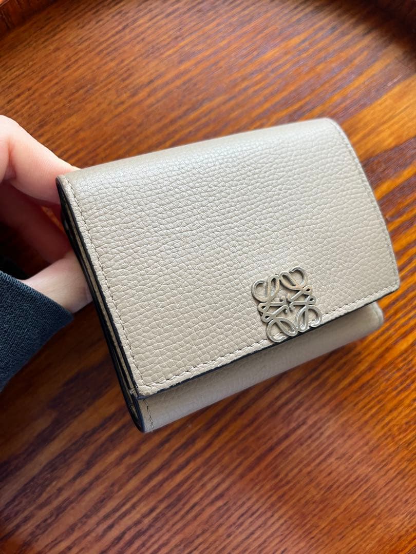 値下げ交渉OK。LOEWE ベージュ 二つ折り財布 保存袋付き