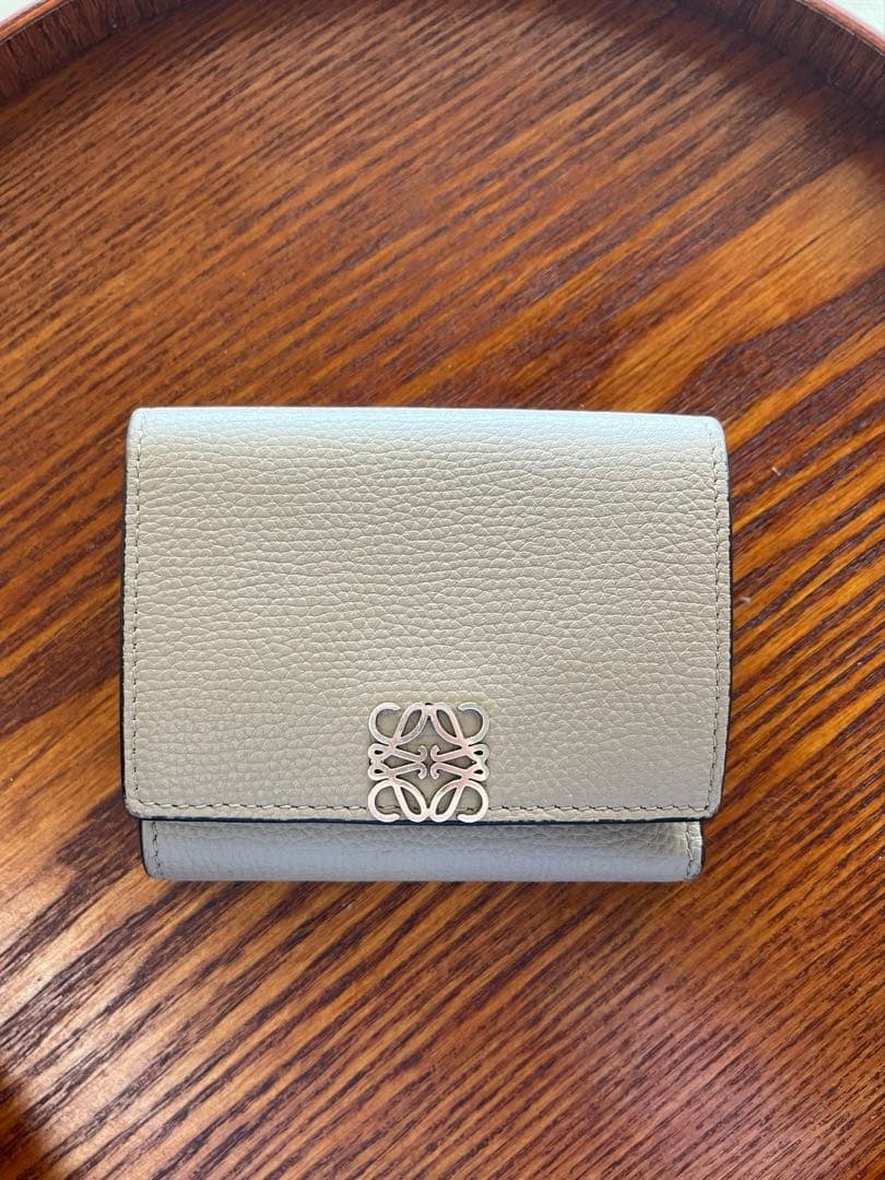 値下げ交渉OK。LOEWE ベージュ 二つ折り財布 保存袋付き