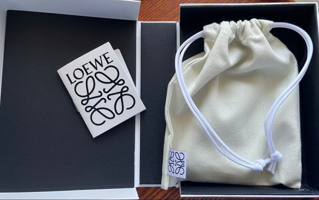 値下げ交渉OK。LOEWE ベージュ 二つ折り財布 保存袋付き