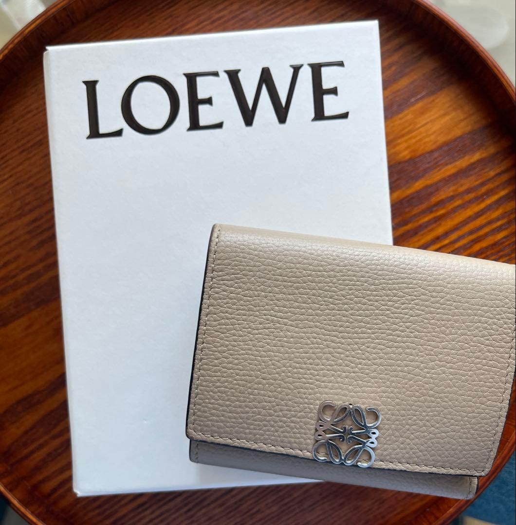 値下げ交渉OK。LOEWE ベージュ 二つ折り財布 保存袋付き