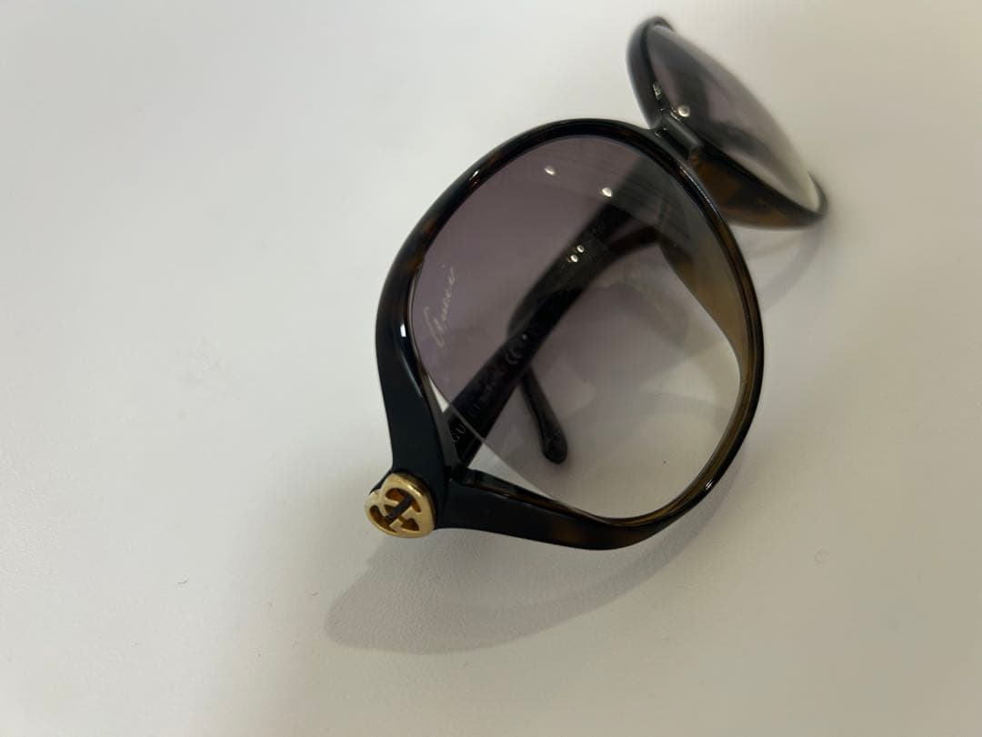 GUCCIラウンド型グラデーションレンズサングラス
