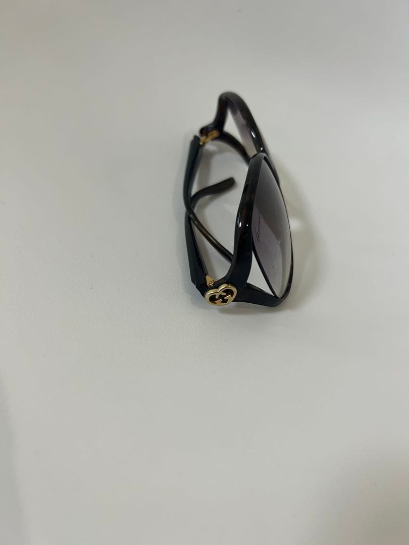 GUCCIラウンド型グラデーションレンズサングラス
