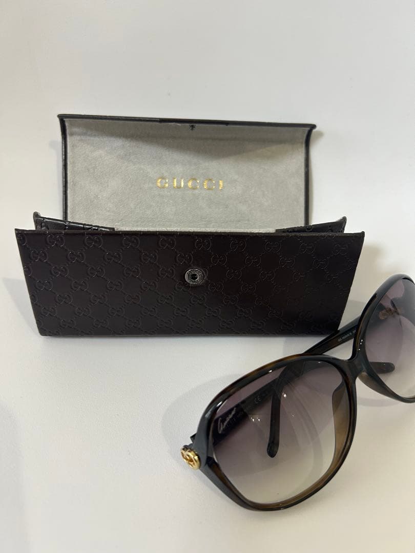 GUCCIラウンド型グラデーションレンズサングラス