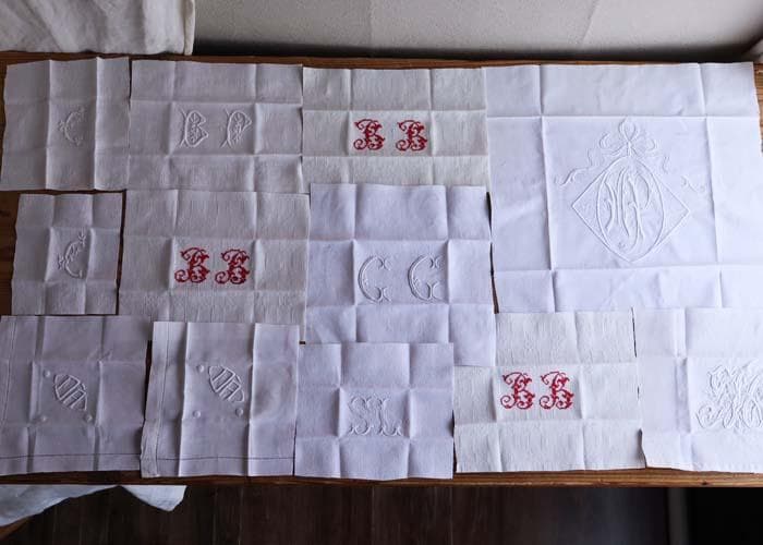 【3】たくさん 12枚！フランス アンティーク 手刺繍 イニシャル 端切れ