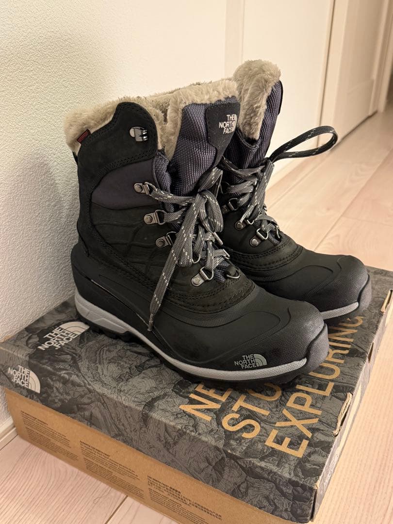 人気モデルThe North Face ファー付き防水スノーブーツ23.5