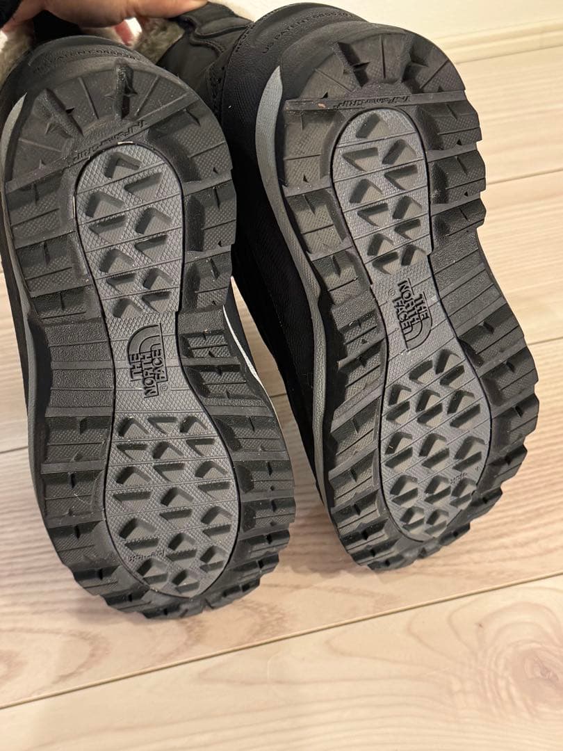 人気モデルThe North Face ファー付き防水スノーブーツ23.5
