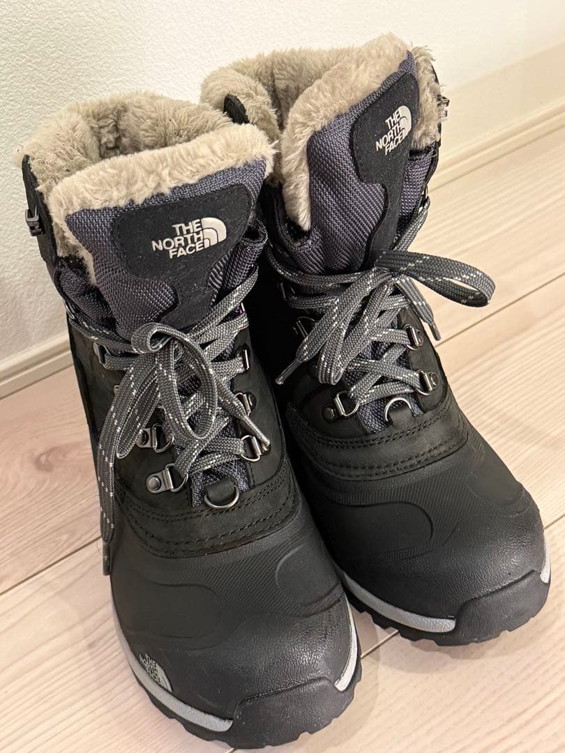 人気モデルThe North Face ファー付き防水スノーブーツ23.5