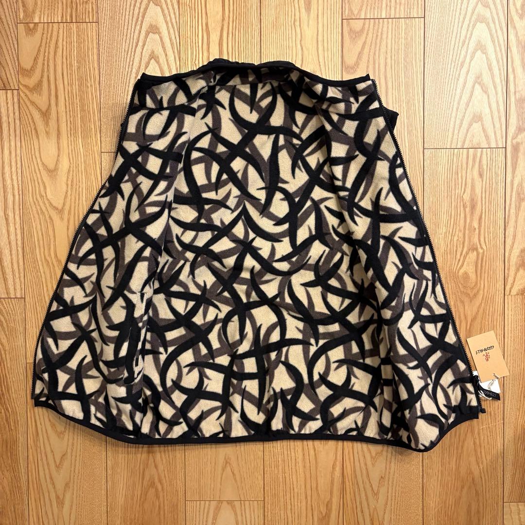 s*u様 Gramicci リバーシブル フリース ベスト 黒×トライバル カモ
