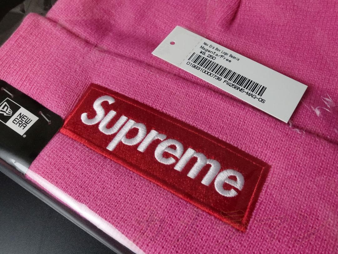 Supreme New Era Box Logo Beanie　Magenta