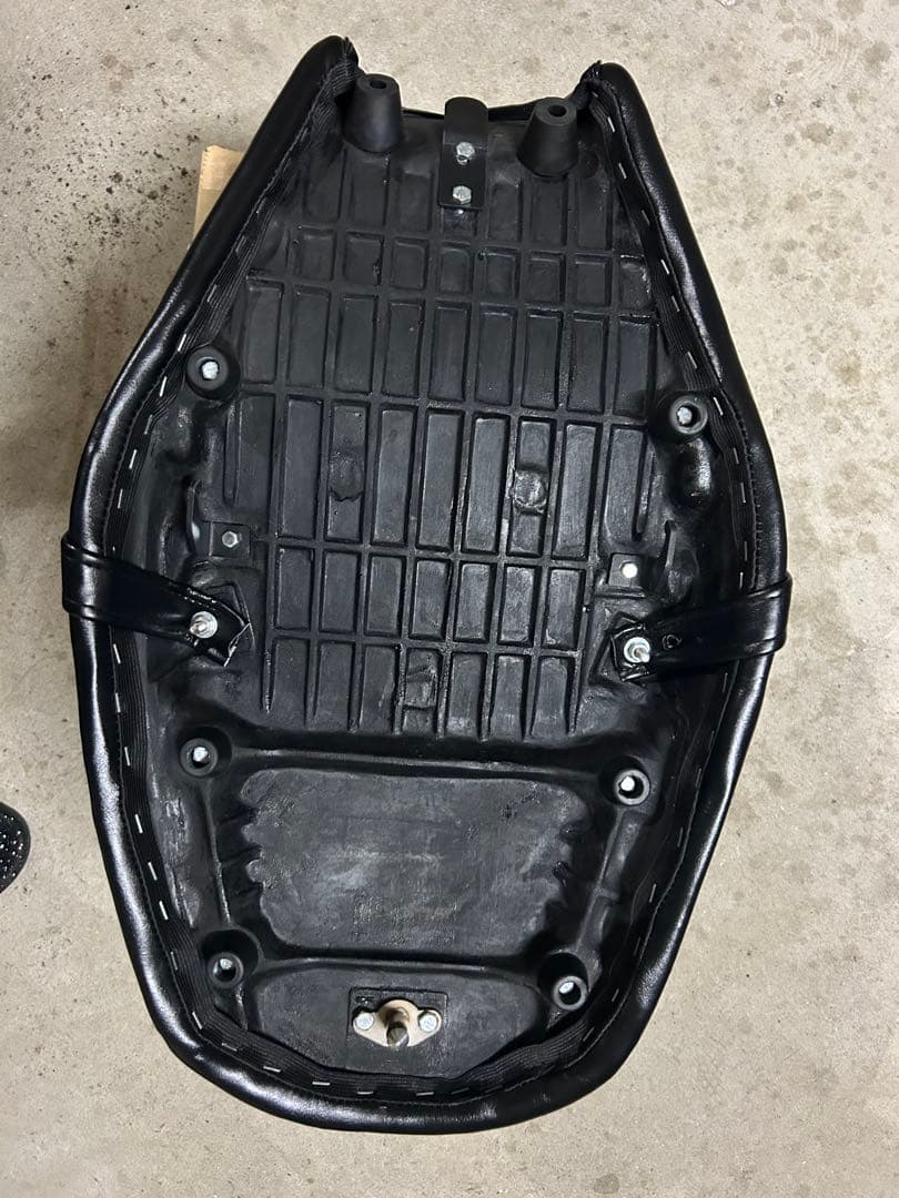 KAWASAKI 美品パッド入り ブラックシート　z650RS
