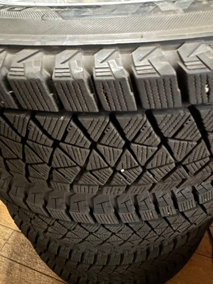 バリBLIZZAK DM-V2 スタッドレスタイヤ2018 175/80R15