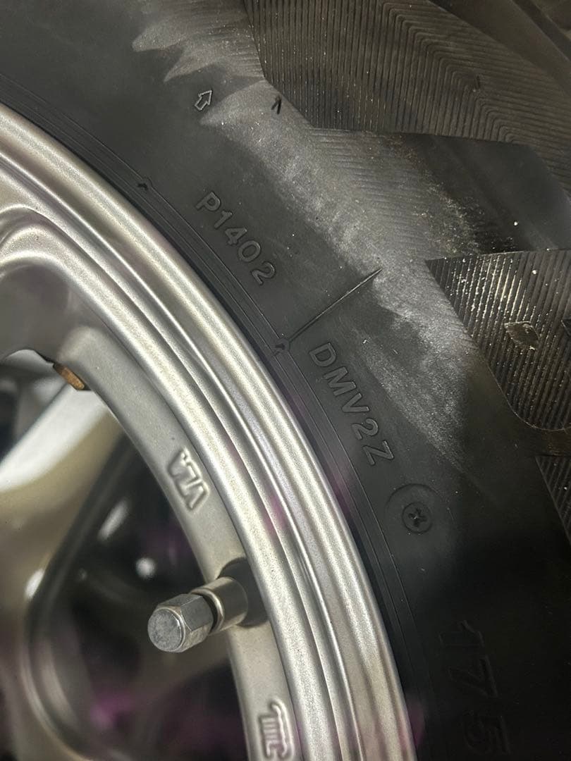 バリBLIZZAK DM-V2 スタッドレスタイヤ2018 175/80R15