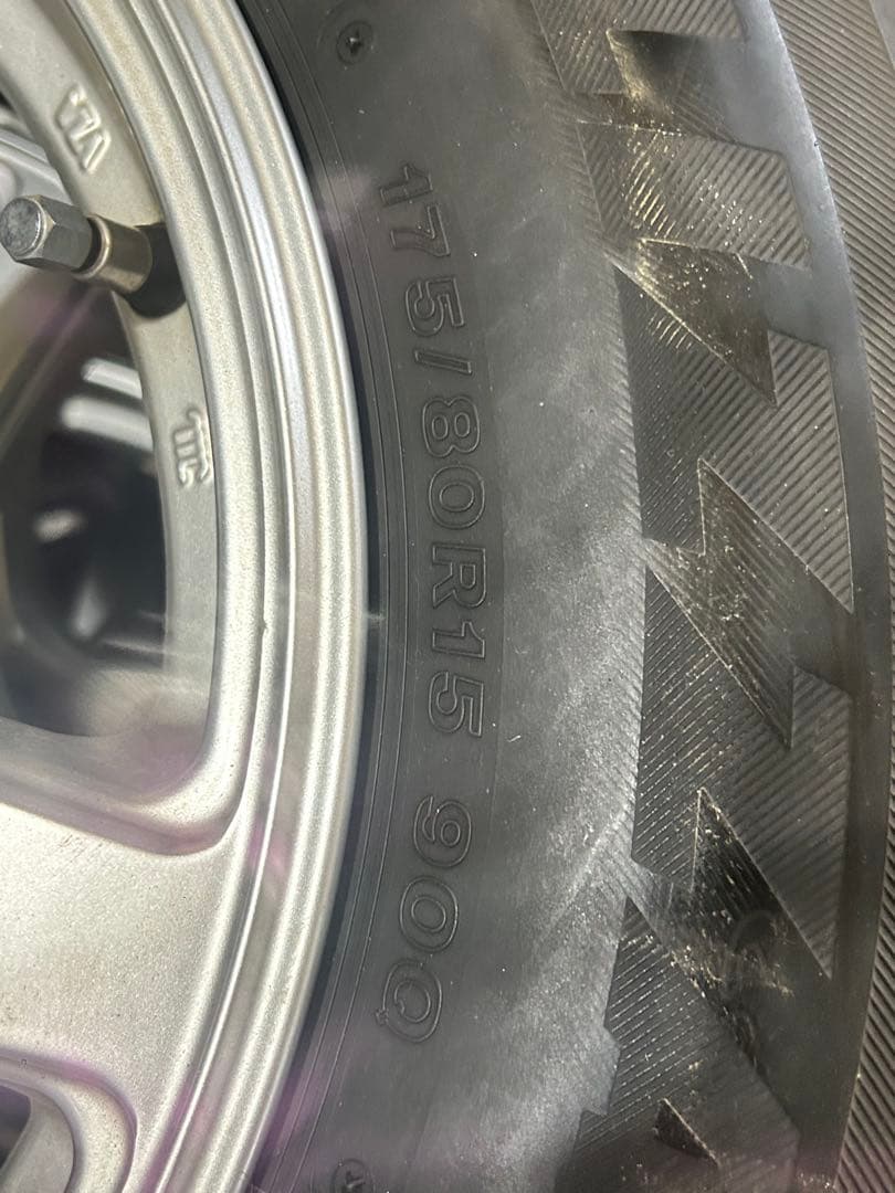 バリBLIZZAK DM-V2 スタッドレスタイヤ2018 175/80R15