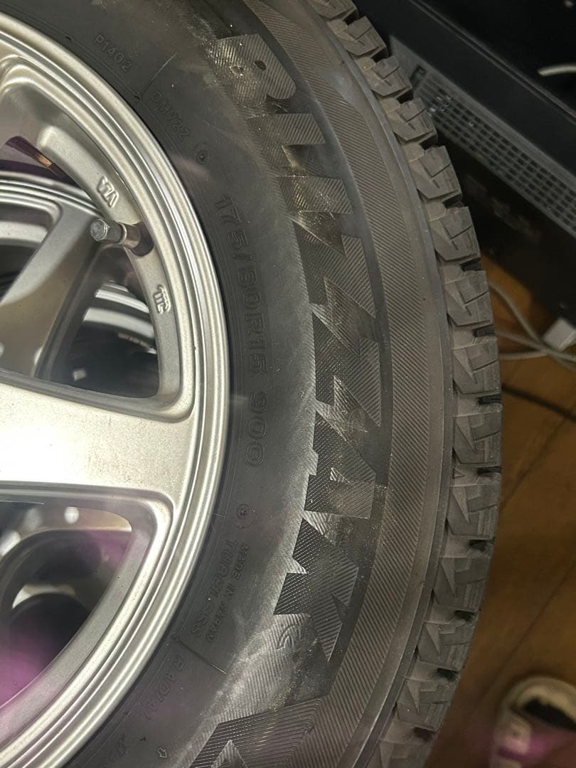 バリBLIZZAK DM-V2 スタッドレスタイヤ2018 175/80R15
