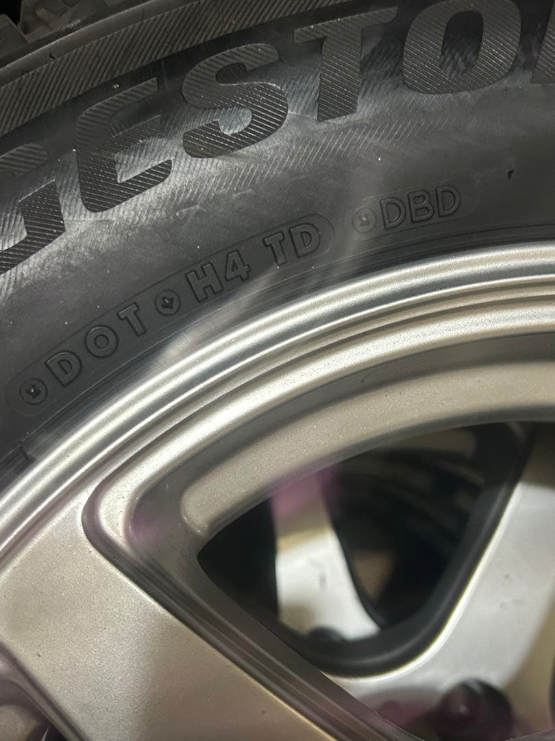 バリBLIZZAK DM-V2 スタッドレスタイヤ2018 175/80R15