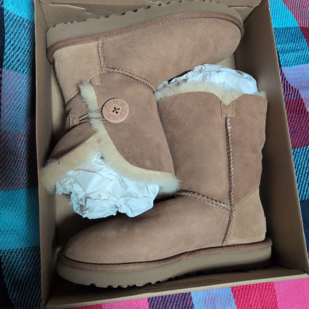 UGG W BAILEY BUTTON II 6 チェスナット