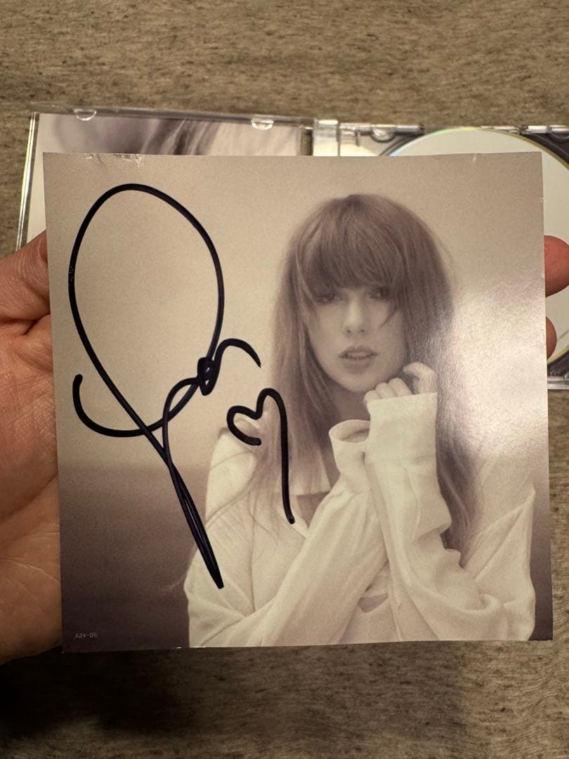 Taylor Swift TTPD サイン入りハート付きCD