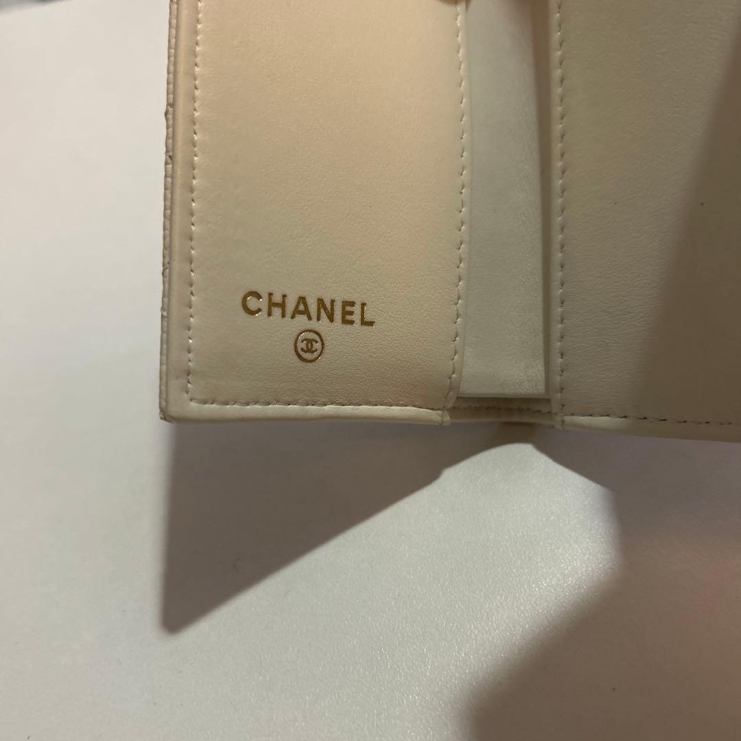 CHANEL 三つ折り財布 ホワイト キルティング