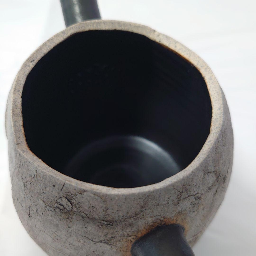 作家さんの手作り　陶器製のユニークなポット