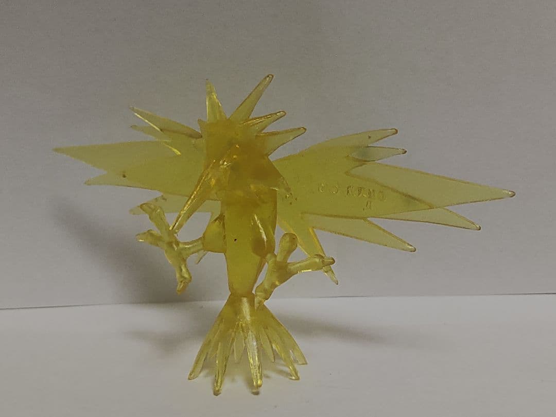 ポケモン　サンダー　フィギュア