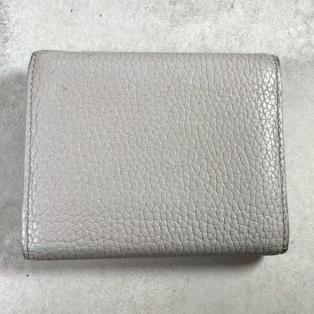 【美品 付属品完備】ミュウミュウ 三つ折り 財布 ロゴ 金具 シボ レザー