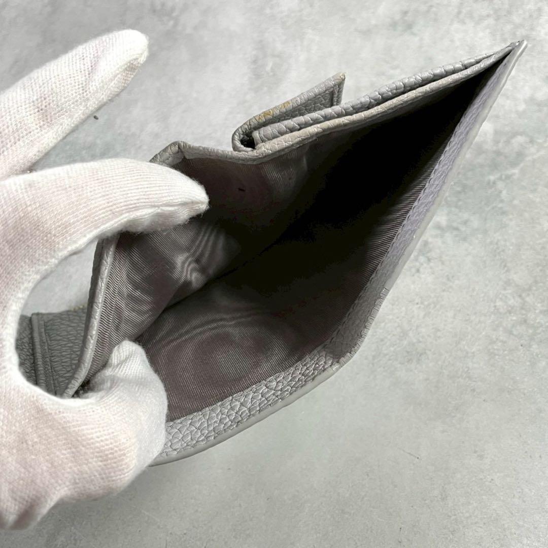 【美品 付属品完備】ミュウミュウ 三つ折り 財布 ロゴ 金具 シボ レザー