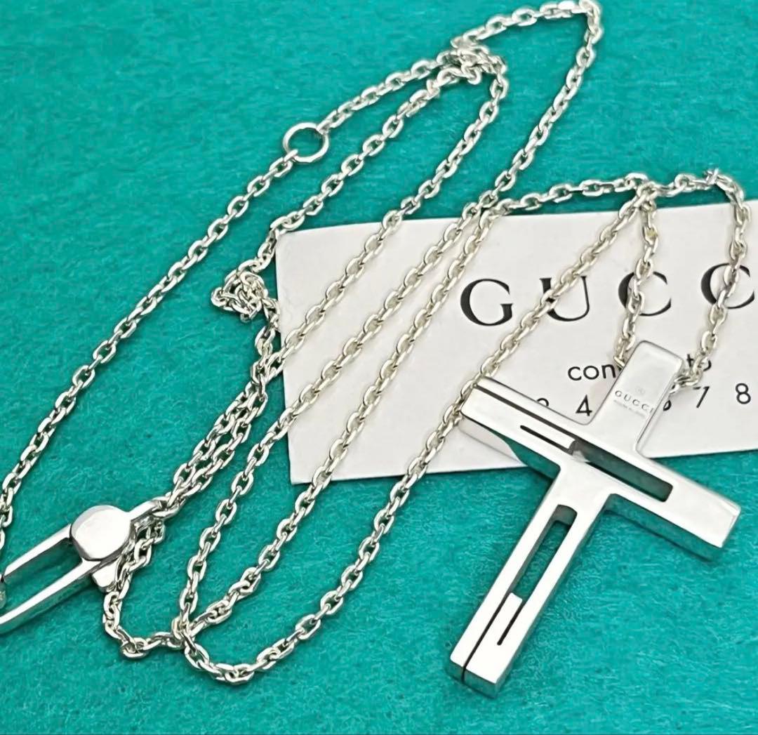 美品　GUCCI クロスネックレス