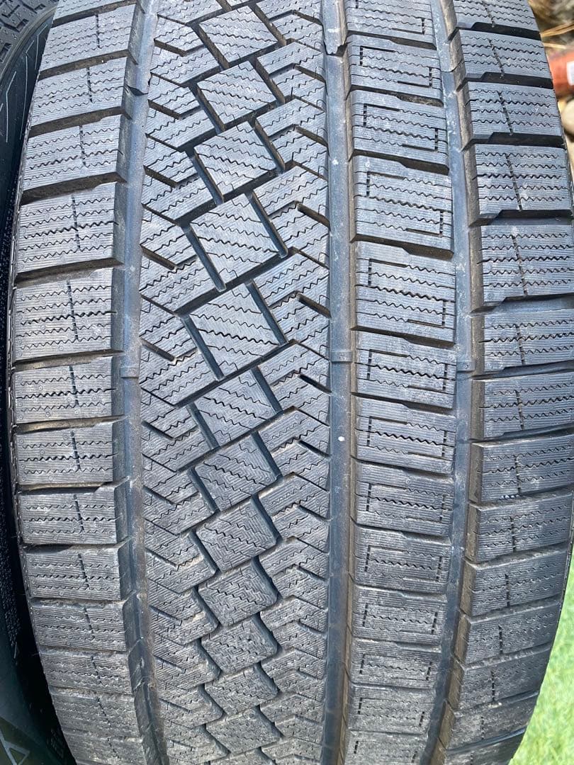 走行300㌔弱！ピレリ アイスゼロアシンメトリコ 245/40R18