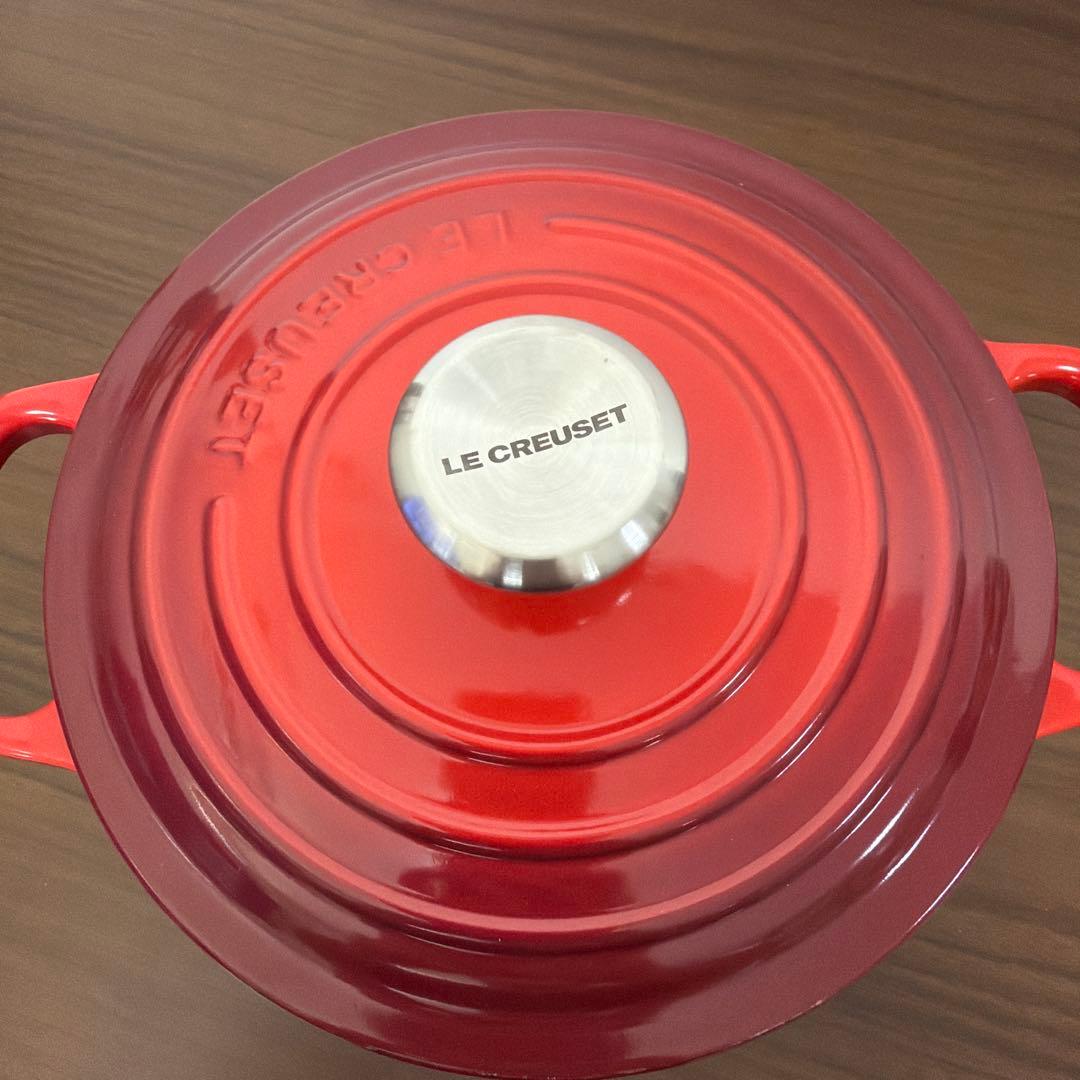 新品　未使用　ルクルーゼ　ココットロンド　両手鍋　18cm